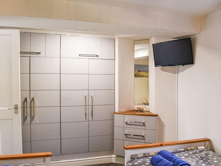 Twin bedroom | Tan Y Marian, Brynteg