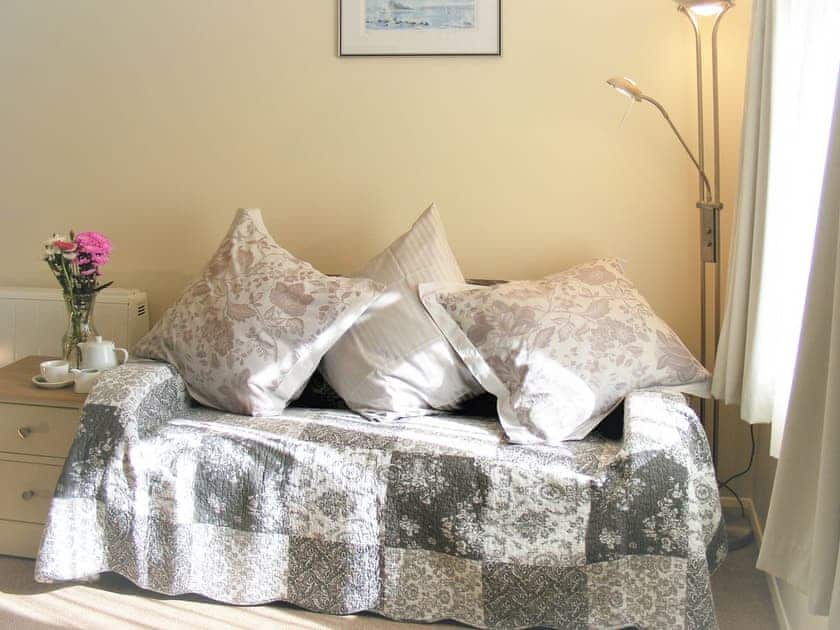 Relaxing garden room  | Chynoweth, St Merryn, near Padstow