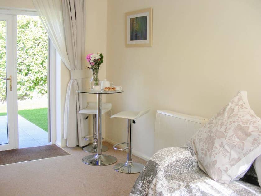 Relaxing garden room  | Chynoweth, St Merryn, near Padstow