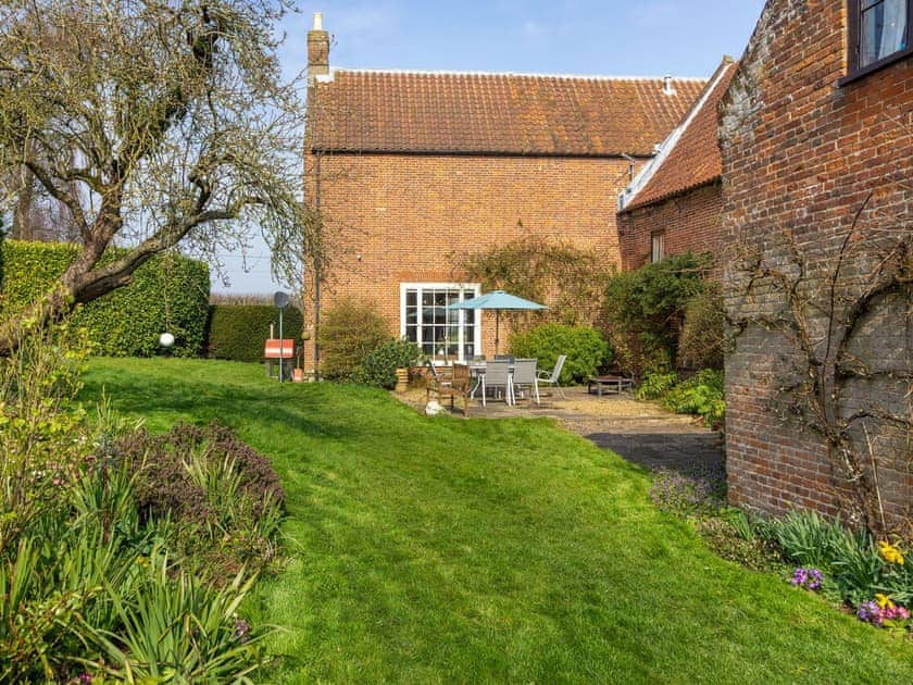 Garden | Hemblington Hall, Hemblington