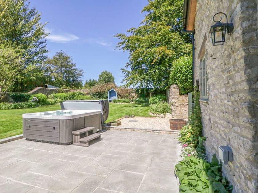 Hot tub | Braeburn - Orchard Cottages, Pilton, near Shepton Mallet
