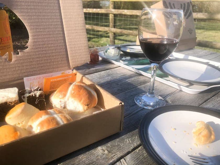 Outdoor eating area | The Little Barn, Holsworthy