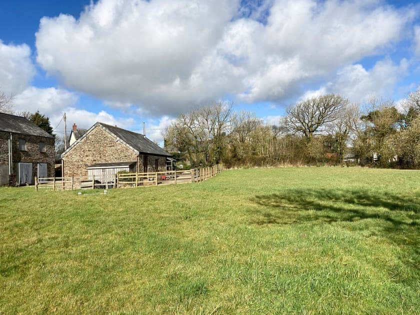 Setting | The Little Barn, Holsworthy