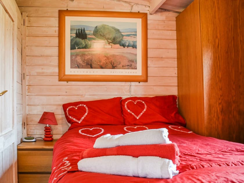 Double bedroom | Ty Bach Twt - Coity Bach, Talybont-On-Usk