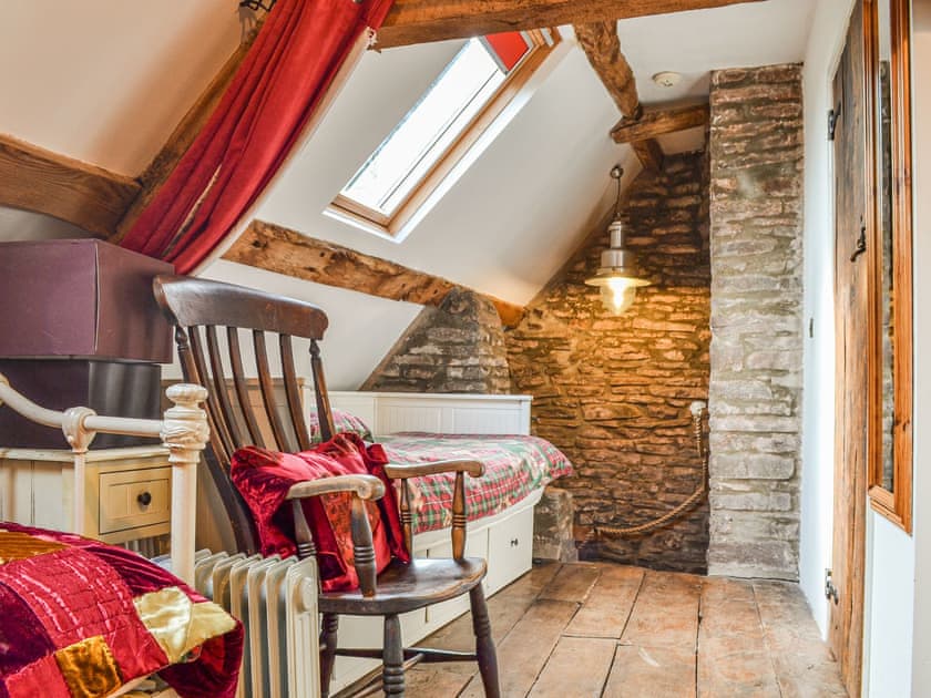 Double bedroom | Ty Fferm Hen - Coity Bach, Talybont-On-Usk