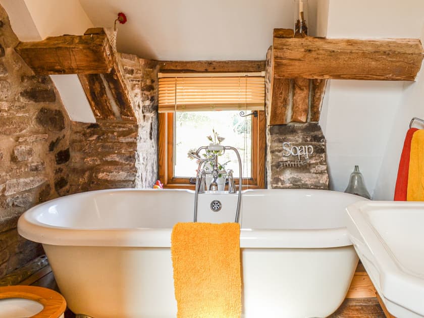 Bathroom | Ty Fferm Hen - Coity Bach, Talybont-On-Usk