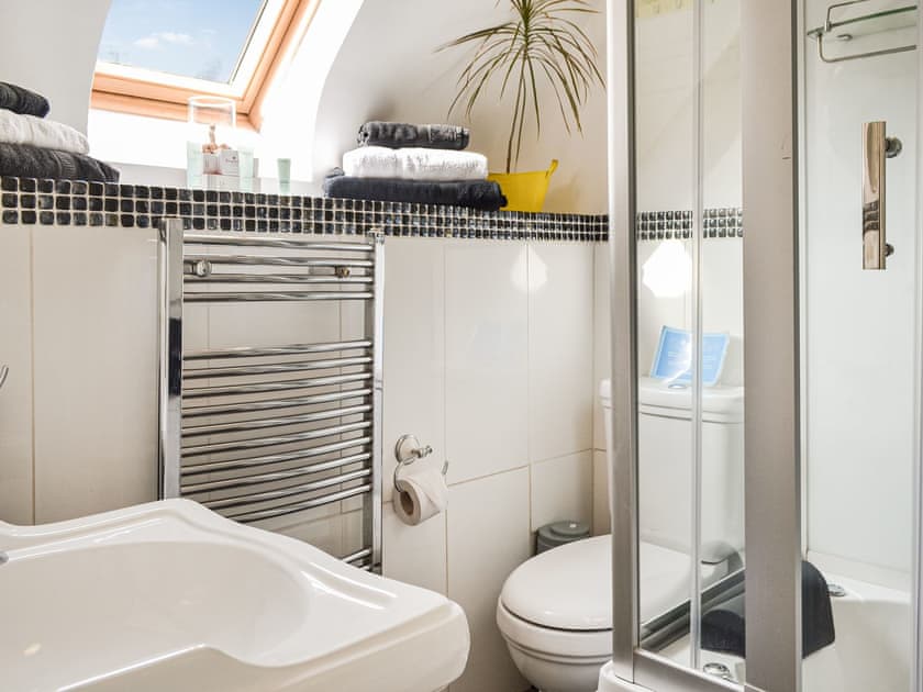 Shower room | Peacock Cottage - Coity Bach, Talybont-On-Usk