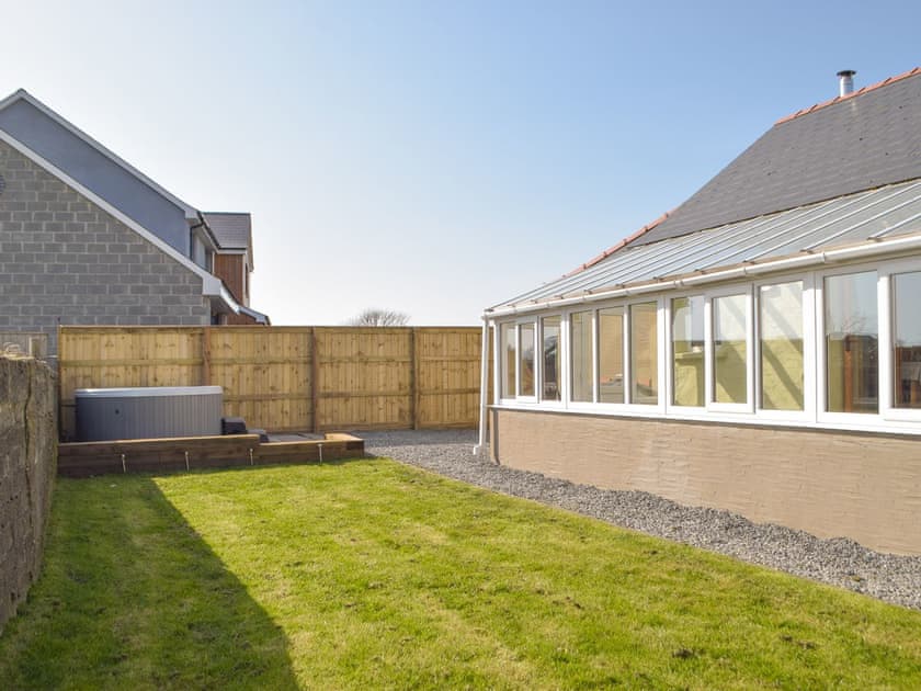 Hot tub in the enclosed garden | Y Glowty, Maenclochog