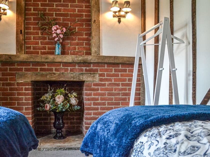 Twin bedroom | The Cottage at Harple Farm, Detling, near Maidstone