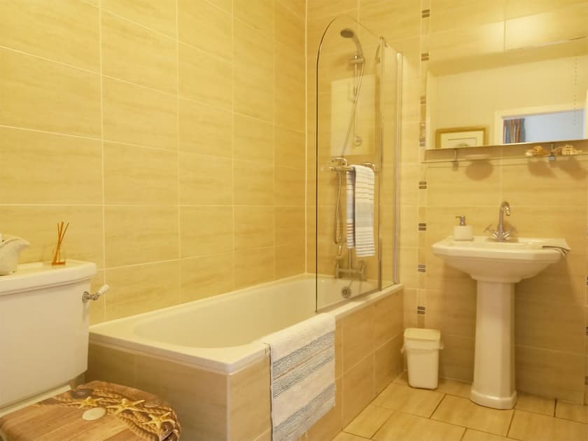 Bathroom | Tarandoun Cottage, Helensburgh