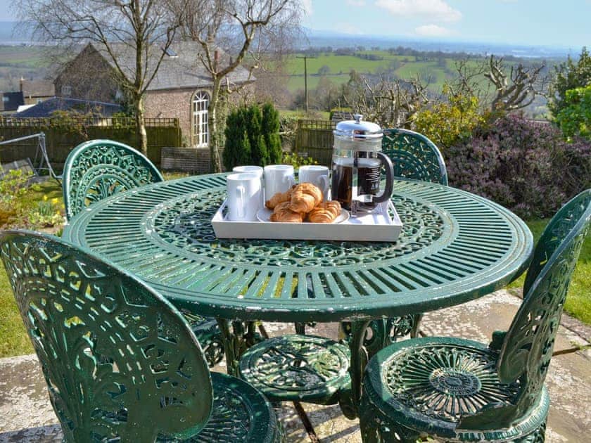 Sitting-out-area | Rivendell, Blakeney Hill, near Lydney, Forest of Dean
