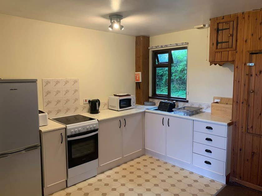 Kitchen | Oak Lodge - Wayside Lodges, Bromham