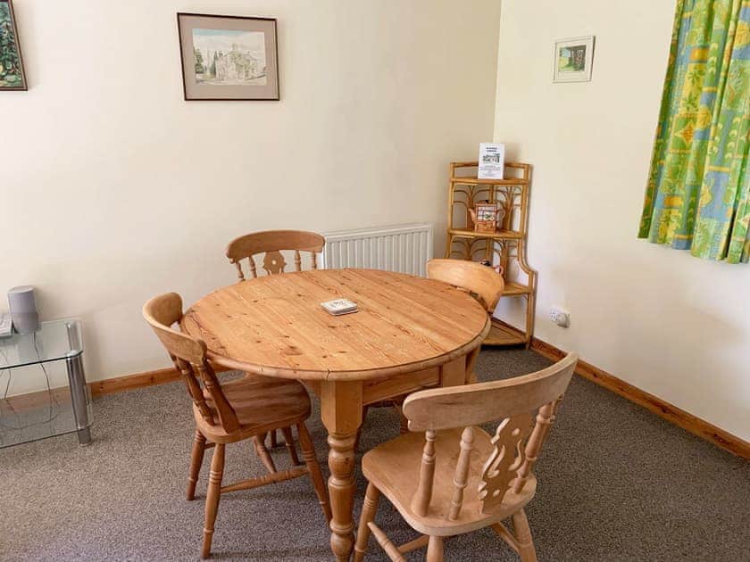 Dining Area | Chestnut Lodge - Wayside Lodges, Bromham