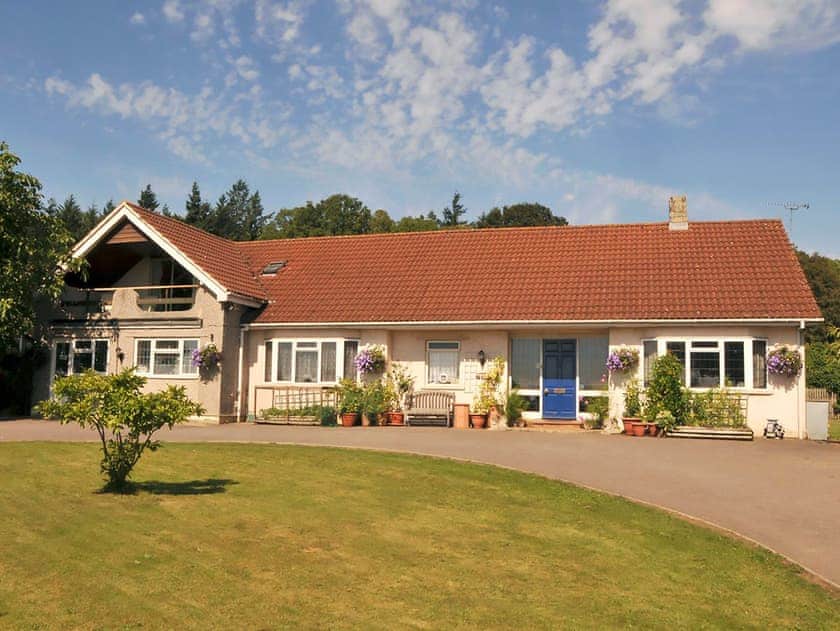 Exterior | Chestnut Lodge - Wayside Lodges, Bromham