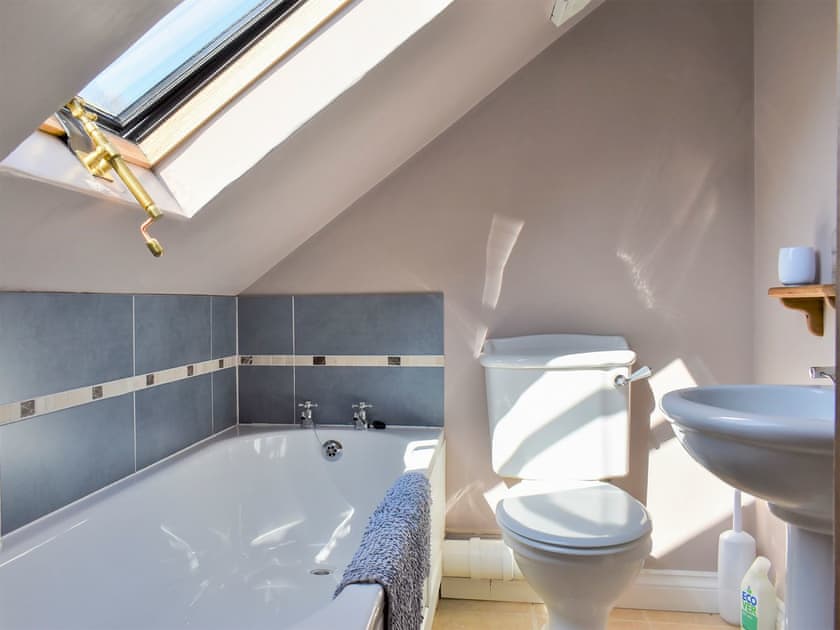 Bathroom | Crofter’s Barn, Brentor