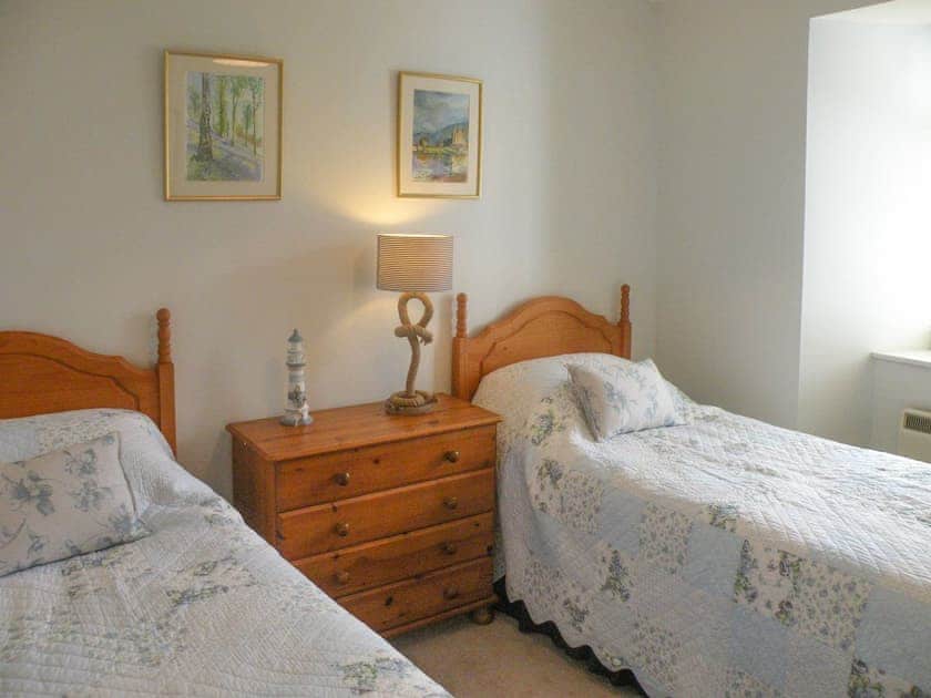 Twin bedroom | McHugh - Halftown Cottages, St Catherines