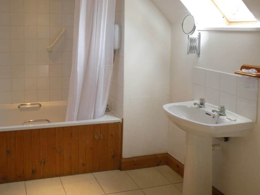 Bathroom | McHugh - Halftown Cottages, St Catherines