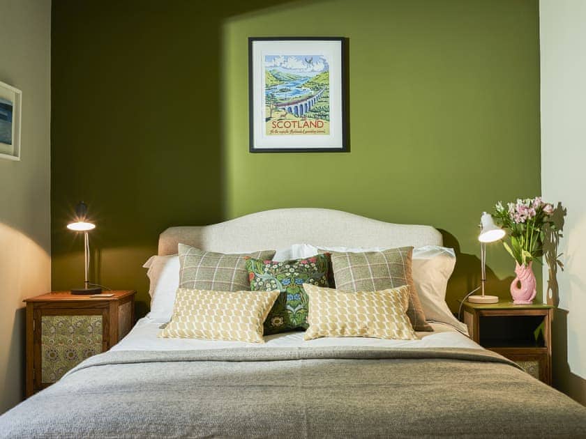 Double bedroom | An Airigh, Newton