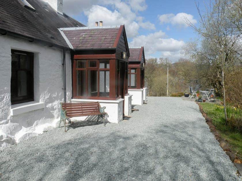 Sitting-out-area | Loudon - Halftown Cottages, St Catherines