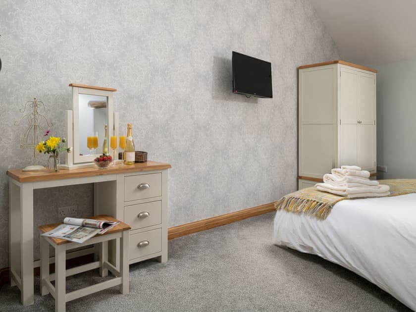 Double bedroom | Gorse Barn - Plas Iwrwg, Maenan, near Llanrwst