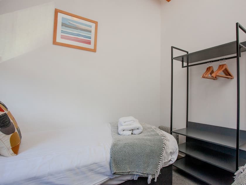 Twin bedroom | Trebisken, Porthtowan