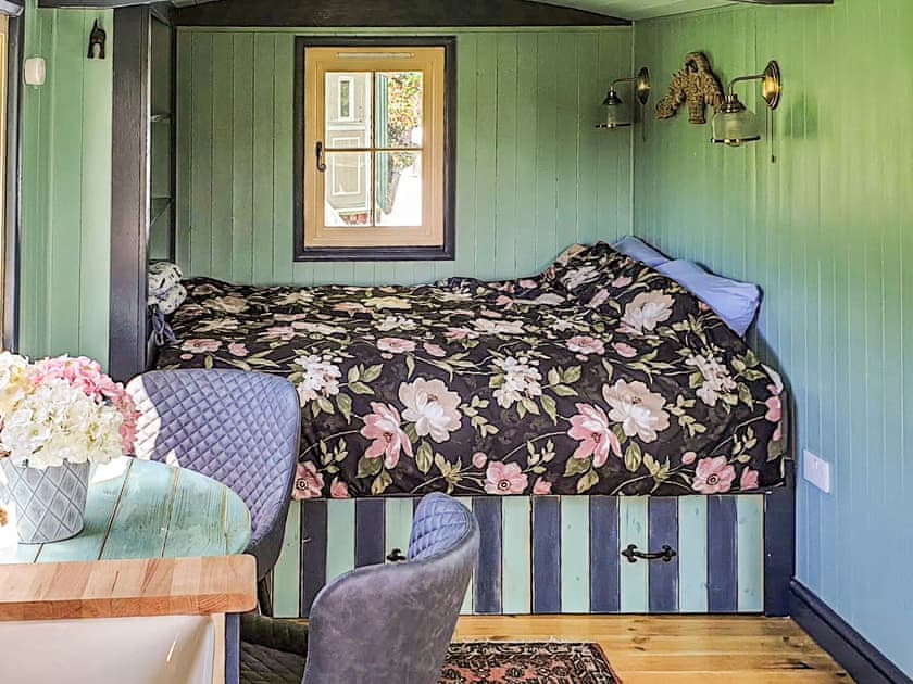 Double bedroom | Dorset Alpaca Shepherd’s Hut, Dorchester