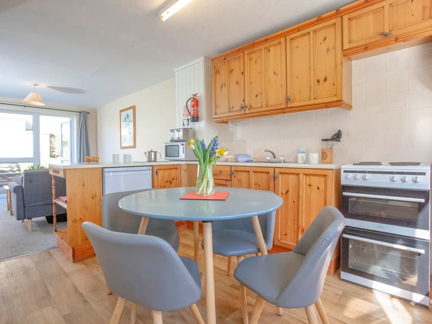 Kitchen/diner | 117 Atlantic Reach - Atlantic Reach Holiday Park, Newquay