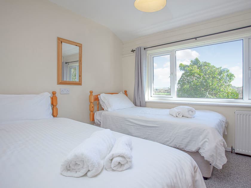 Twin bedroom | 117 Atlantic Reach - Atlantic Reach Holiday Park, Newquay