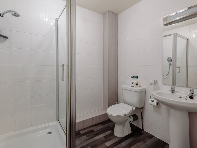 Shower room | Cottage 7 - Willow Lakes, Ashby cum Fenby
