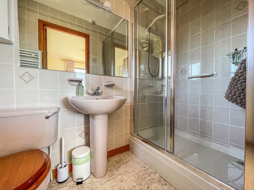 Shower room | Chanonry View Holiday Cottage, Fortrose