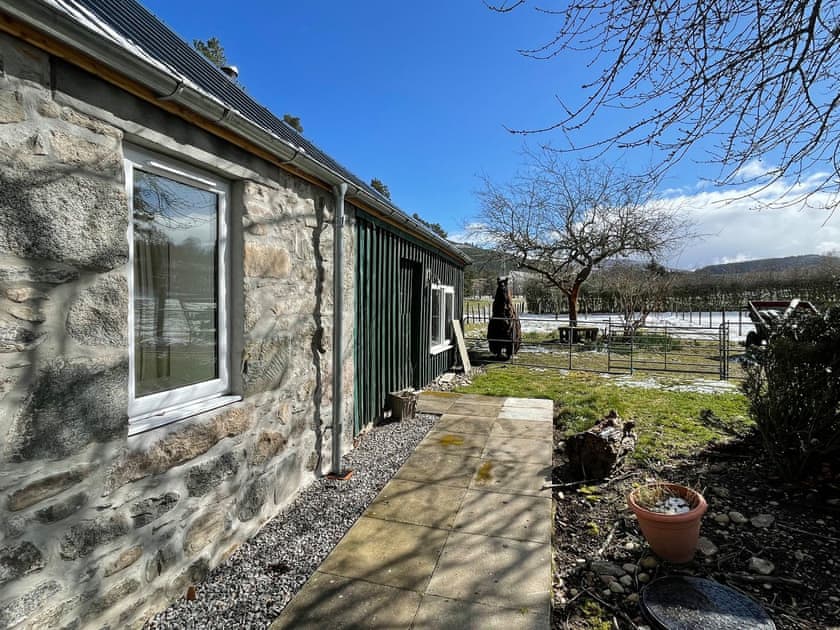 Exterior | Farr Out, Farr