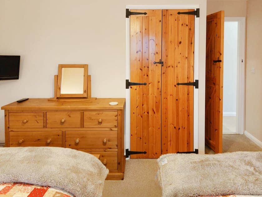 Twin bedroom | The Old Barn, Wansford, near Driffield