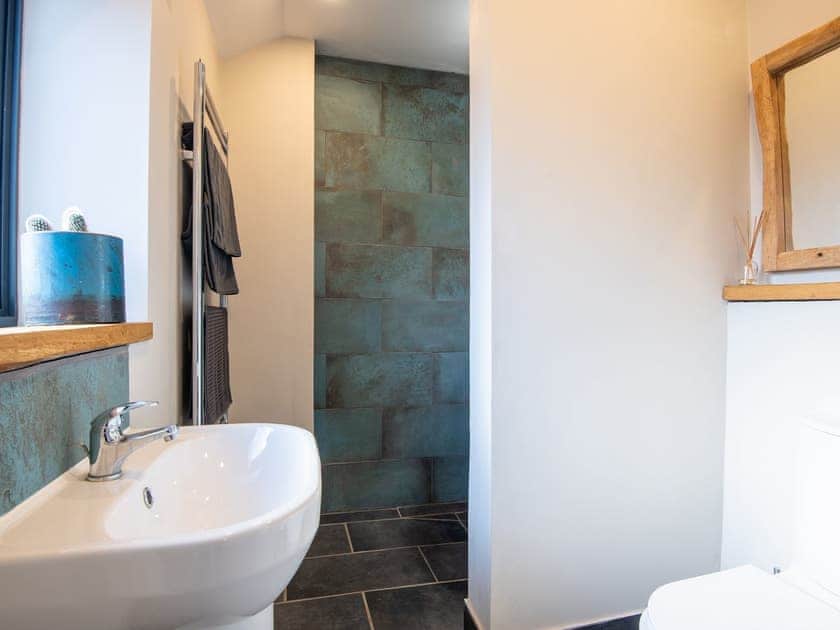 Shower room | Appletree Barn, Blakeney