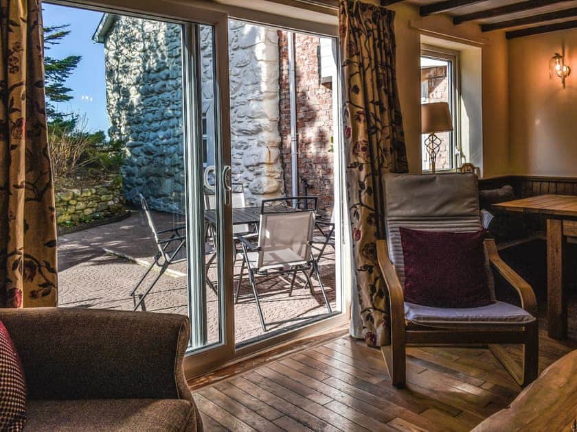 Living room/dining room | Morannedd Bach, Dyffryn Ardudwy
