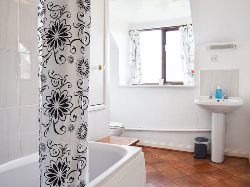 Bathroom | Meadow Cottage - Broomyshaw Farm, Leek