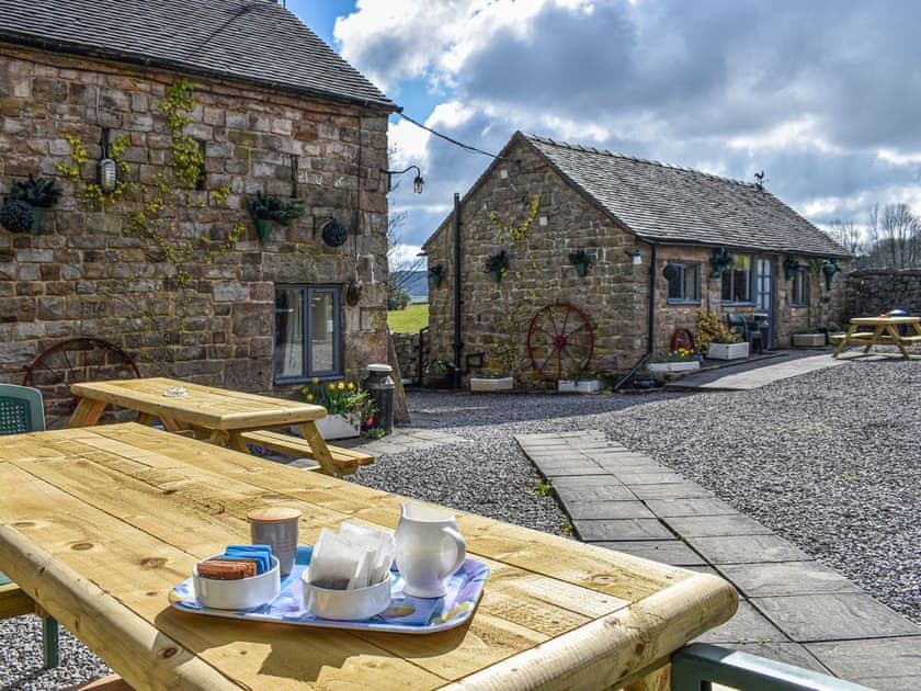 Outdoor eating area | Meadow Cottage - Broomyshaw Farm, Leek