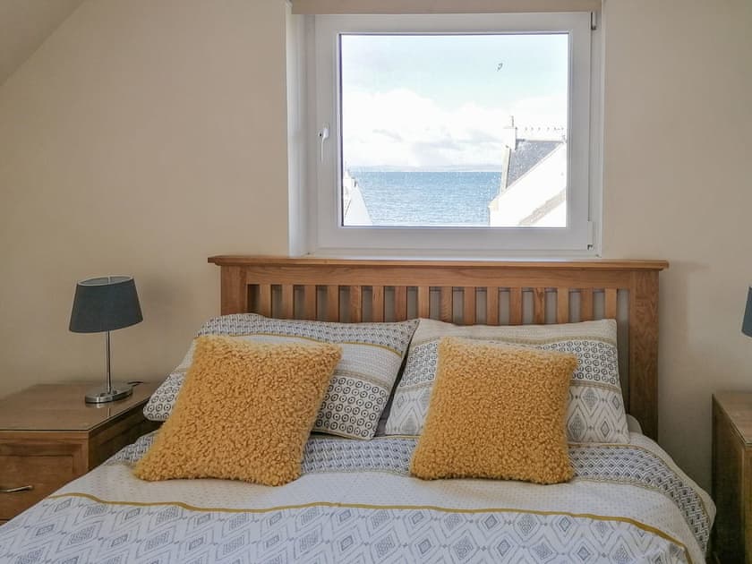 Double bedroom | Rosslyn Cottage, Portmahomack, near Tain