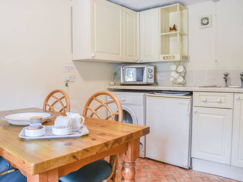 Kitchen/diner | Swallow Cottage - Broomyshaw Farm, Leek
