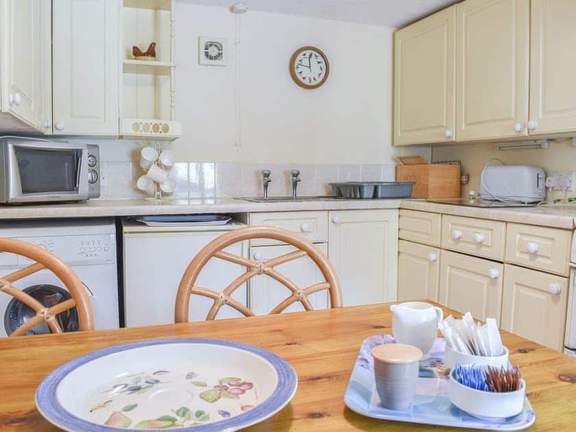 Kitchen/diner | Swallow Cottage - Broomyshaw Farm, Leek