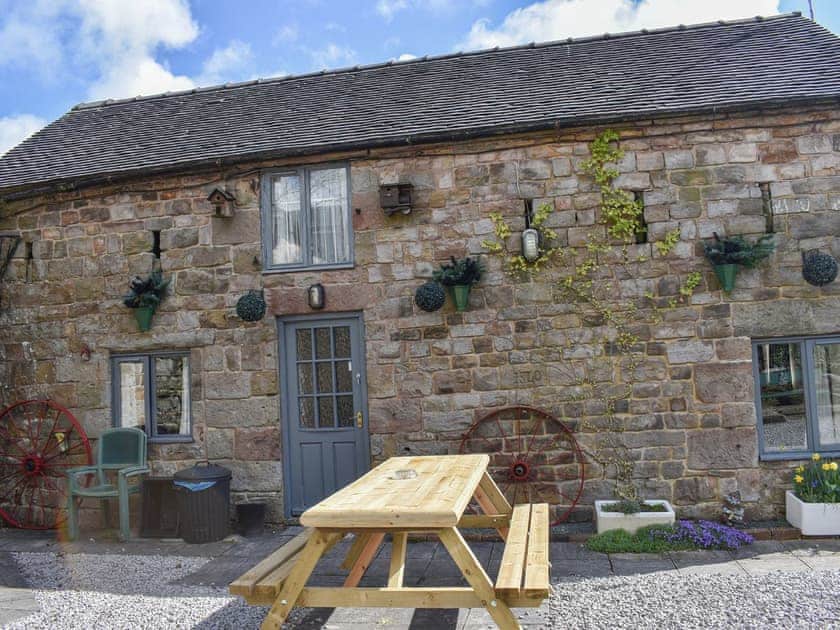 Outdoor eating area | Swallow Cottage - Broomyshaw Farm, Leek