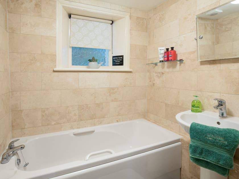 Bathroom | Hudson Cottage - Platelayers Cottages, Stape, near Pickering