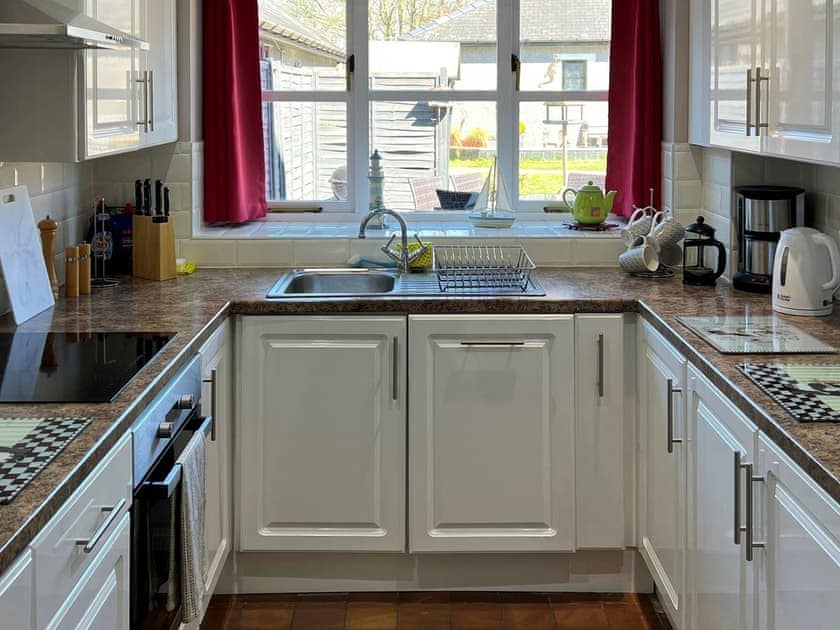 Kitchen | Anrhegfan - Penrhiw Pistyll Cottages, New Quay