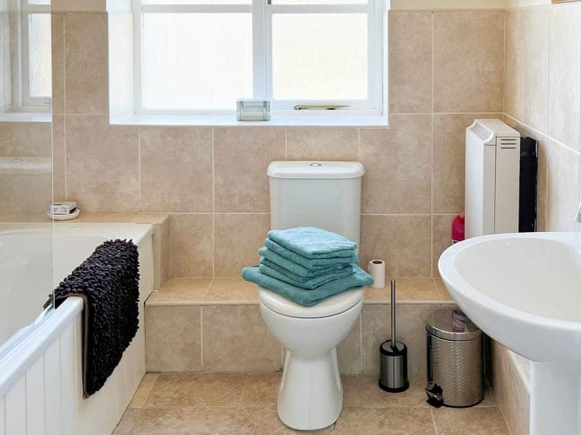Bathroom | Anrhegfan - Penrhiw Pistyll Cottages, New Quay