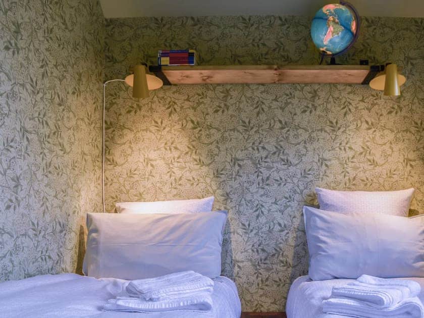 Twin bedroom | Carmel, Trefor