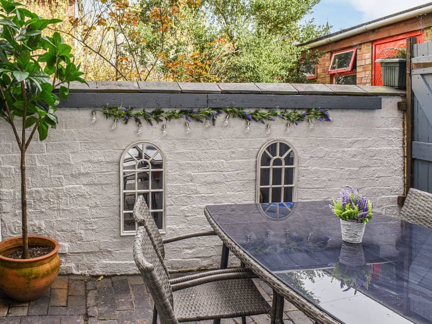 Sitting-out-area | Stonesthrow Townhouse, Leek