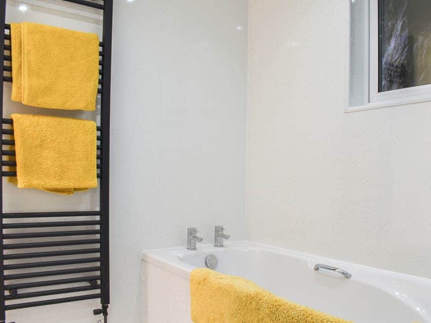 Bathroom | Ty Isaf, Barmouth