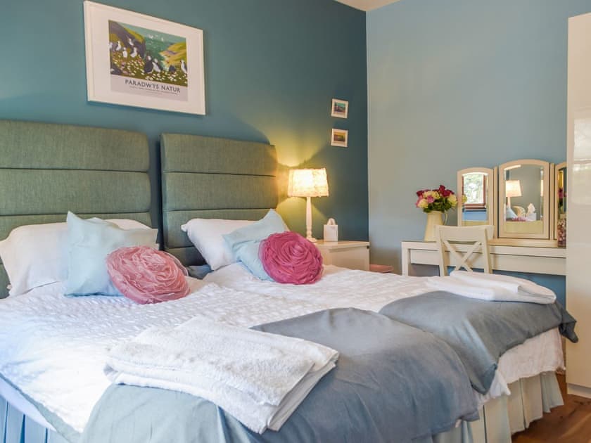Twin bedroom | Cilau Bach, Trefgarn Owen