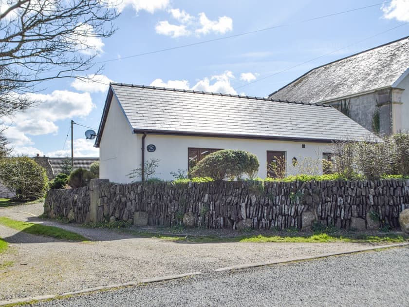 Exterior | Cilau Bach, Trefgarn Owen