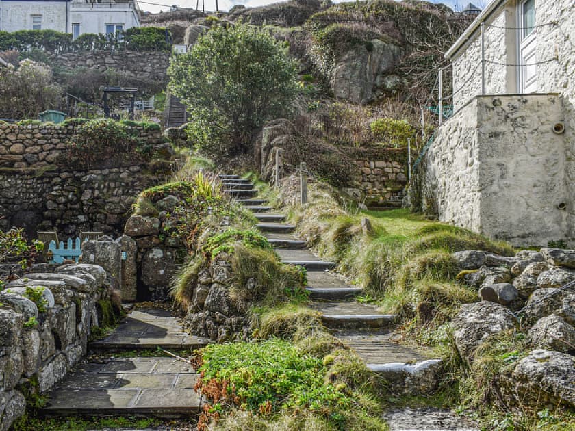 View of the steps leading up in front of the four cottages | Badgers Cottage - Badgers, Sennen