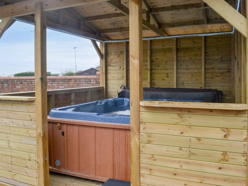 Hot tub | George&rsquo;s Gaff - The Laurels, Near Skegness